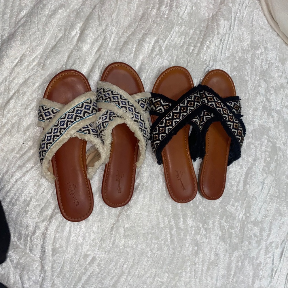 Universal Threads Sandles
